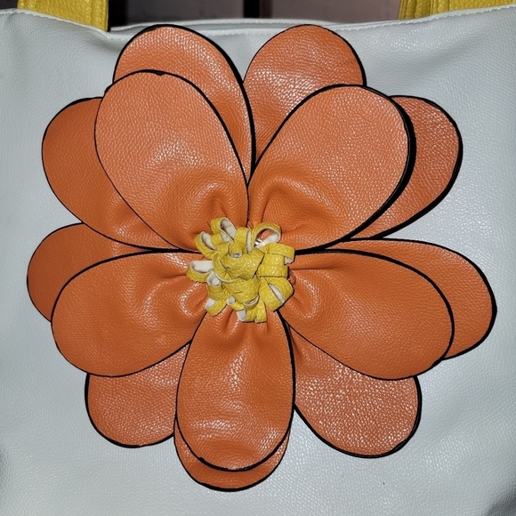 Victoria Leland designs. Unique leather handbag/shoulder bag - Picture 3 of 9